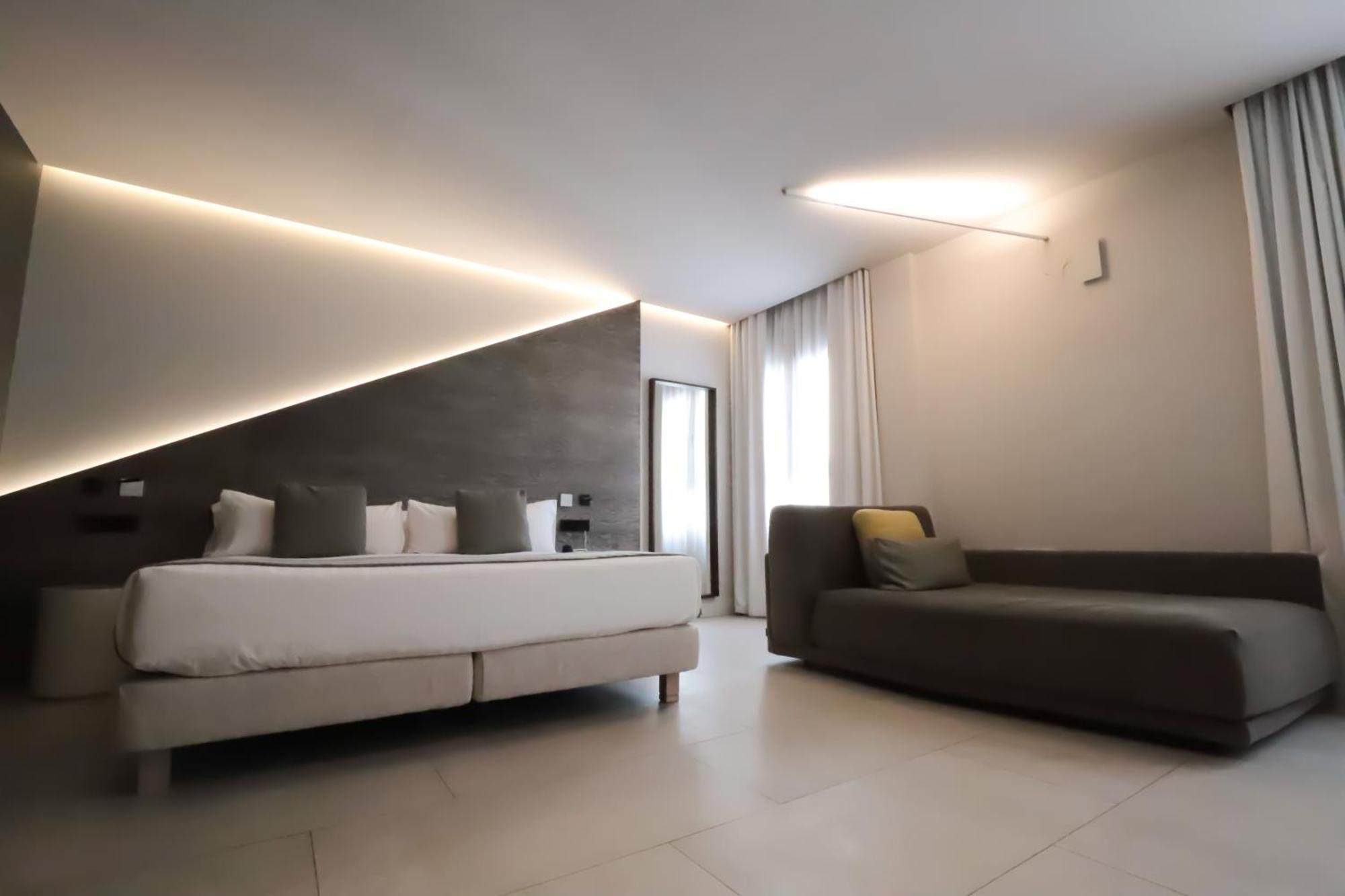 Standard Suite,1554991321:JPEG